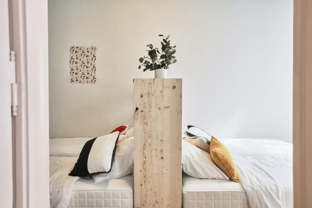 Unwind In Style W Sauna Dsgn 2Br Home ブダペスト エクステリア 写真