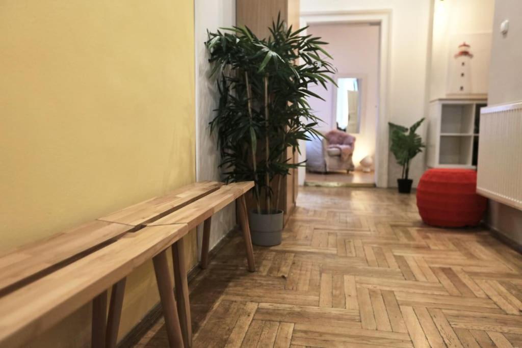 Unwind In Style W Sauna Dsgn 2Br Home ブダペスト エクステリア 写真